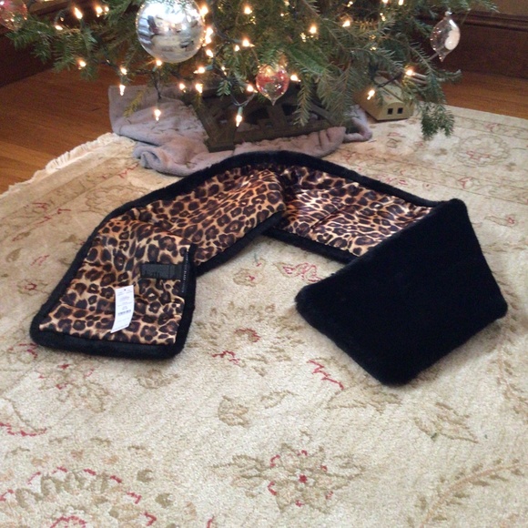 White House Black Market Accessories - NWT faux leopard reverse stole WHBM